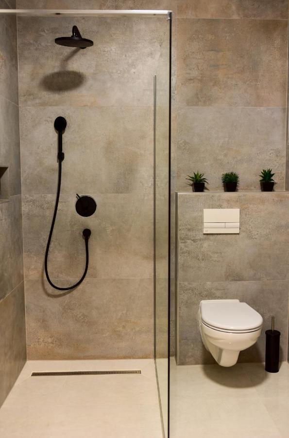 Apartman Plum - Self Check In, Free Parking Osijek Exterior foto